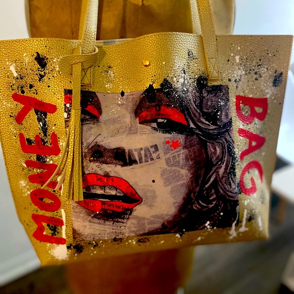 Etiqueta De Moda Handbags - Money Bag